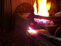 鍛冶屋でろくろバイト製作中