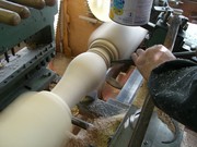 テーブル用ろくろ加工中